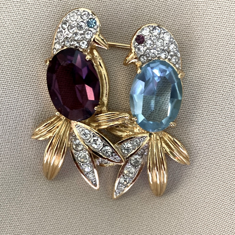 Lovebirds brooch
